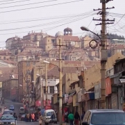 旧城改造：房企新蓝海与城市新生机